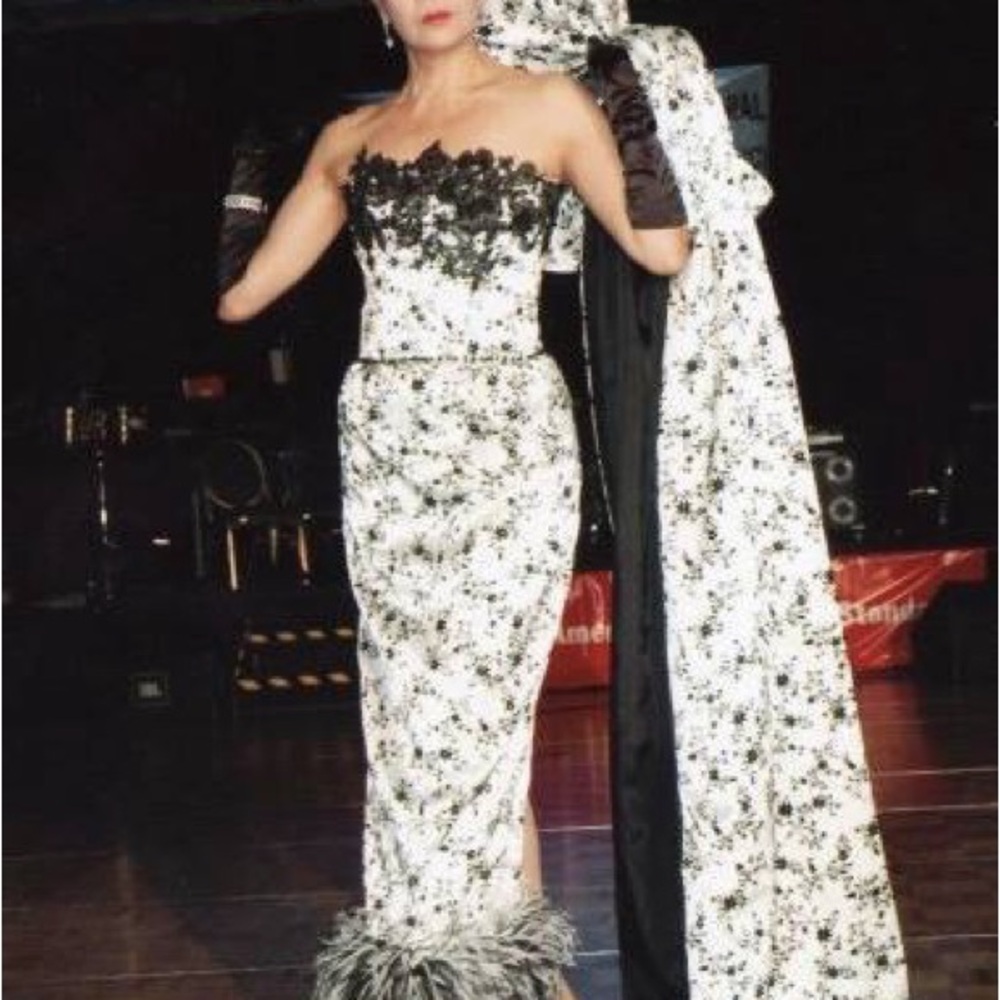Elegant Black and White Strapless Gown with Gloves